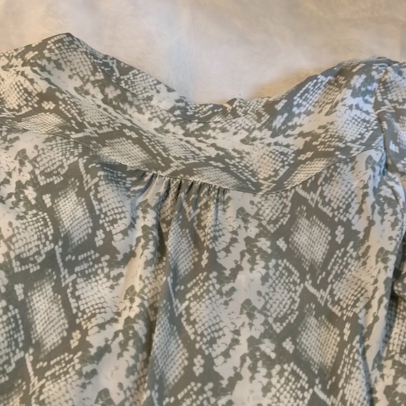 Beautiful 100% Silk blouse. Ivory and sage snake print - Picture 5 of 7